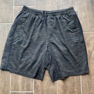 Lululemon men’s shorts with liner